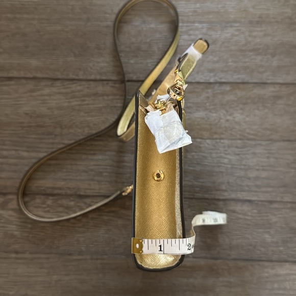 Michael Kors Jet Set Travel Large Saffiano Leather Crossbody Clutch Pale Gold - Picture 15 of 15